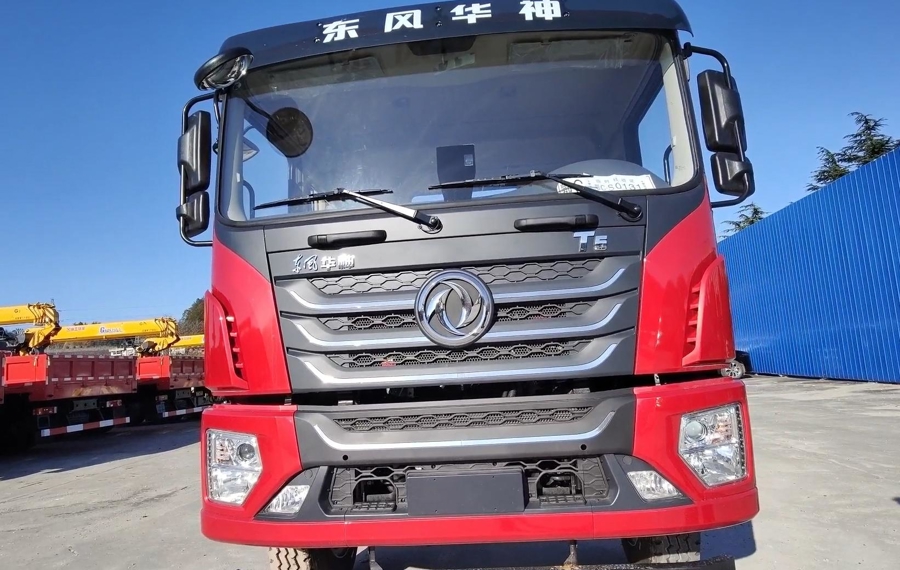 东风华神T5 270马力 6x4随车吊底盘